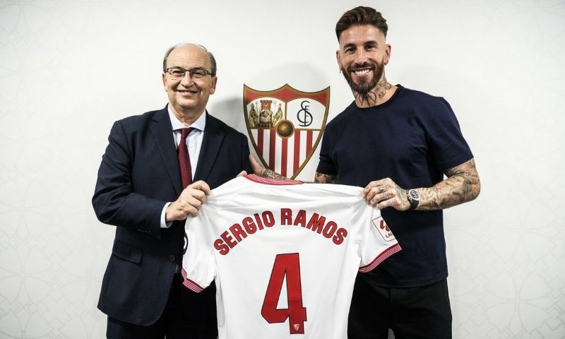 Chiếc áo số 4 gắn bó cùng Ramos trong ngày trở lại Sevilla 